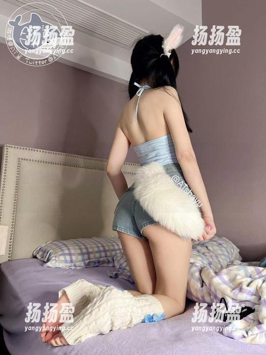 你能想象吗？AT鲨的白色泳衣原图，私房感觉就像是把好几刻钟的快乐模式点燃了！