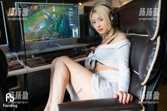 重磅炸弹！Hyoyeon(김효연)带来的定制丝袜图集