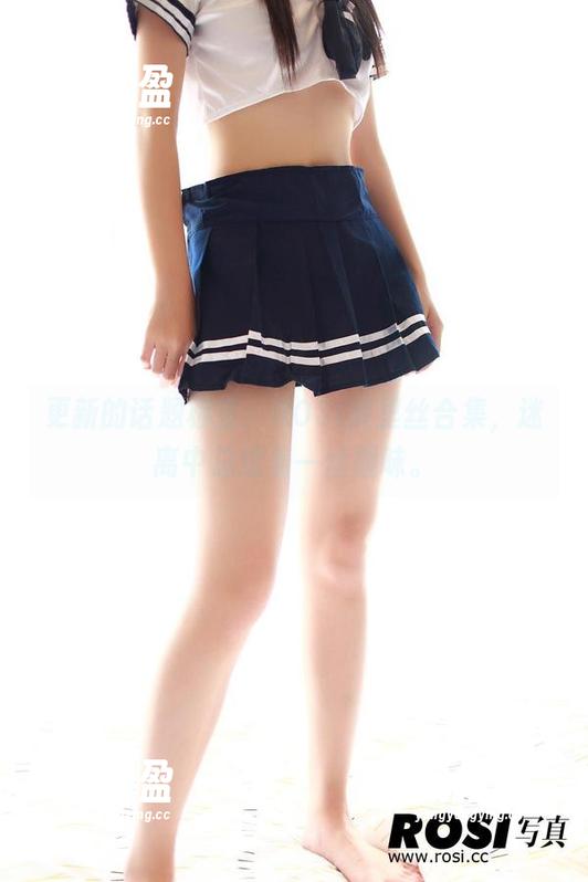 ROSI写真 更新的话题标签:ROSI裤里丝合集,迷离中总透着一丝趣味。