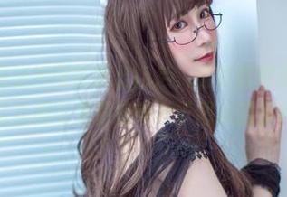 Sakiiii翎柒把网袜穿出门后，连邻居都想来拍砖！不过美图可是稳稳寄放于图包的那种。