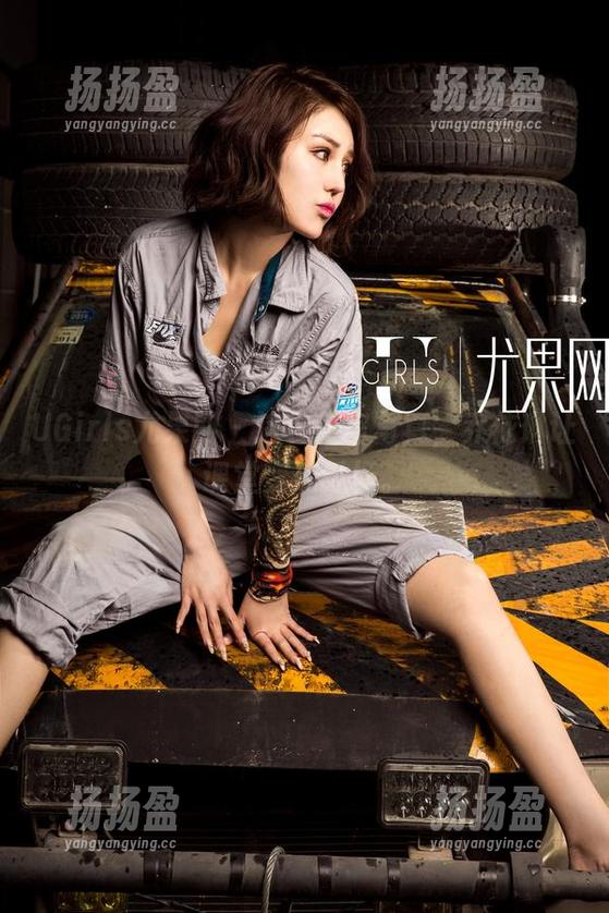 UGirls尤果网 - 这套教室写真，乔依琳让课堂变成秀场。