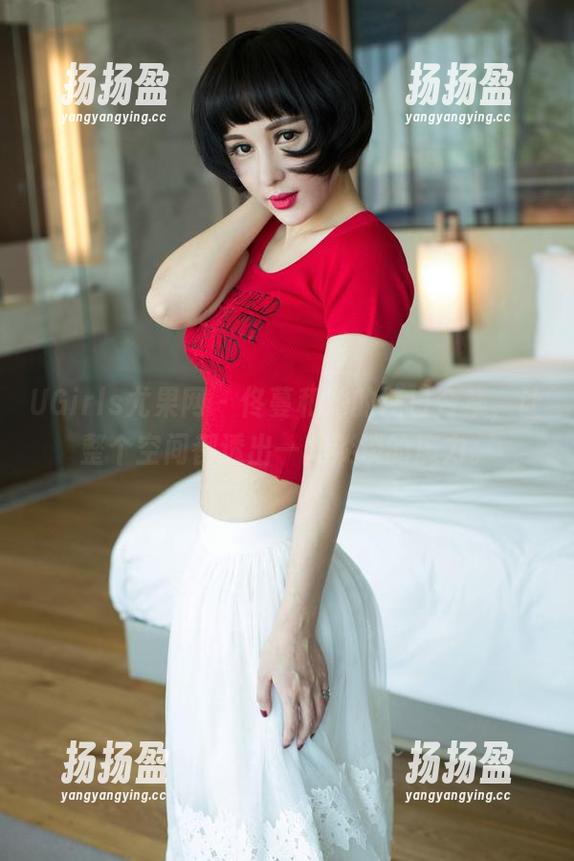 UGirls尤果网 - 佟蔓和她的纯白合集，让整个空间都透出一种淡淡的魔力。