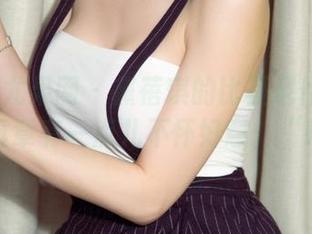 UGirls尤果网 - 黛蓓琪的比基尼作品、下载见真章有一点儿不怀好意：“嘿嘿”