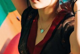 Zia(지아)的“Yo-U”假日拼图：一边cos一边度假，是行还是不行？反正十分想分享！