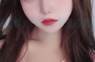 原图让人吃惊，eloise软软的美脚，竟能发光？
