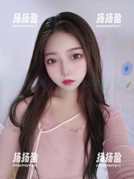 原图让人吃惊，eloise软软的美脚，竟能发光？