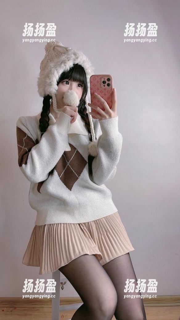 瞧瞧miko酱ww穿的这个校服，帅气得让我想重返校园！？