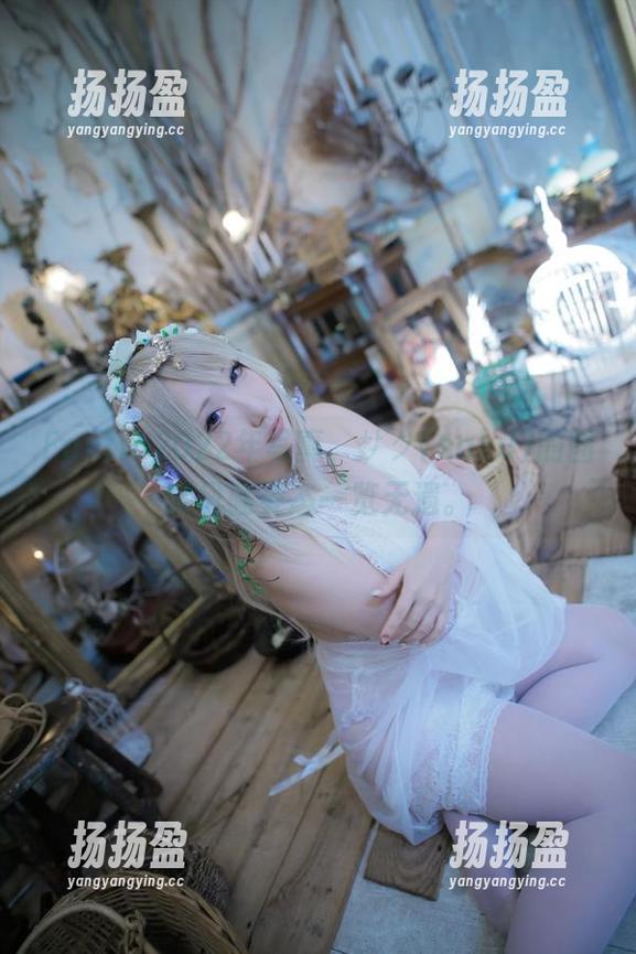 Fantia2022年写真，サク(saku)的图库风骚姿态一览无遗。