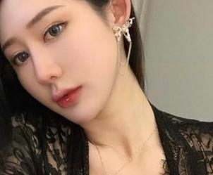 微密圈 - 不爱笑的赛琳！别让红色内衣的图片资源独舞，我也想参与你的时装秀！
