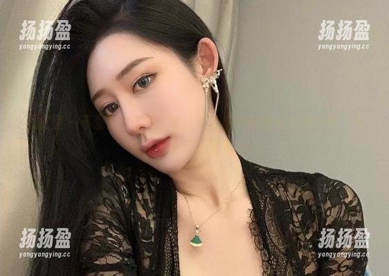 微密圈 - 不爱笑的赛琳！别让红色内衣的图片资源独舞，我也想参与你的时装秀！