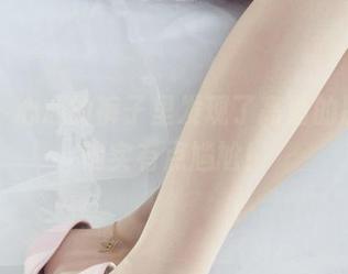 丽柜 - 心心的裤子里发现了高清的原图，确实有点尴尬！
