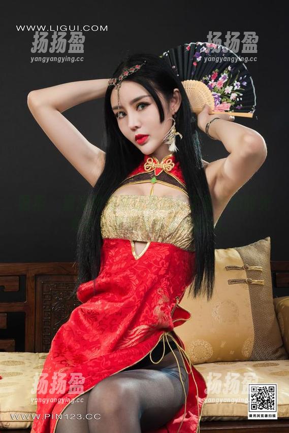 丽柜 - 潼潼的棉袜让我想起了童年的时光，桌子下那双无忧无虑的脚。