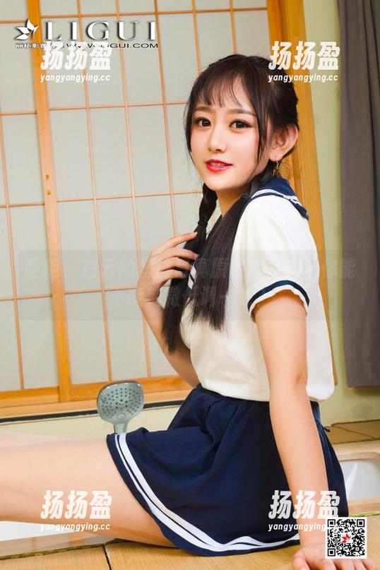 丽柜-白云 丽柜 - 白云的丝袜写真原图插曲——你能不能稍微低调一点?
