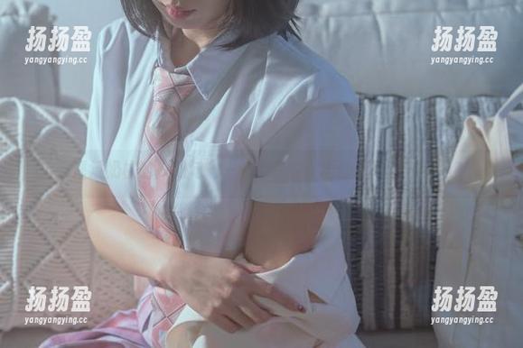云溪溪奶桃的“如勾”——免费的美图还能再进一步吗？
