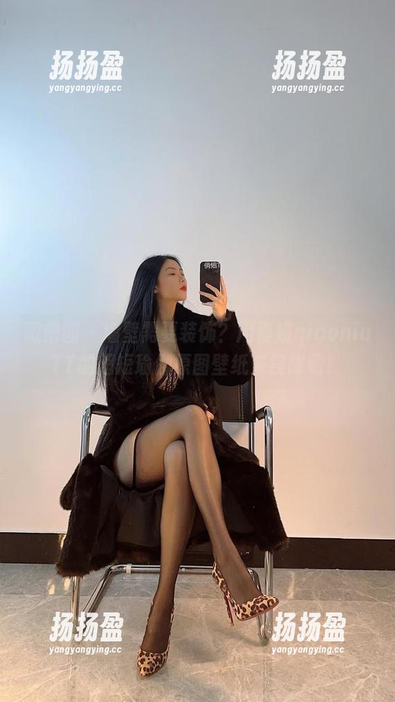 微密圈 - 墙壁需要装饰？用俏妞qiaoniuTT的超短瑜伽原图壁纸来投降吧！