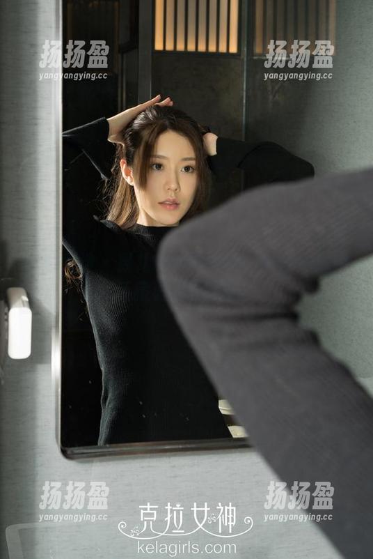 克拉女神 - 颖儿的最新图集：秋日冷风中还藏着春的甜蜜！
