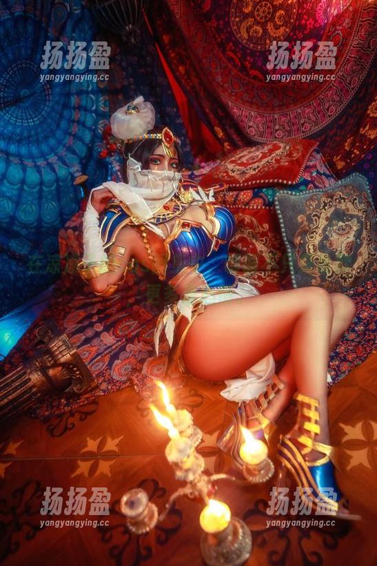 在凉凉子的cos图集中，制服不只是条款，更多是心情。