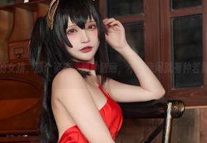 千夜未来私拍里的女孩，那个姿态、那种随意，不经意间就有种若隐若现的魅惑感。