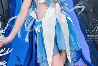 写真时间！咬人小小兔，连衣裙在风中轻舞起来，好像在说啥。
