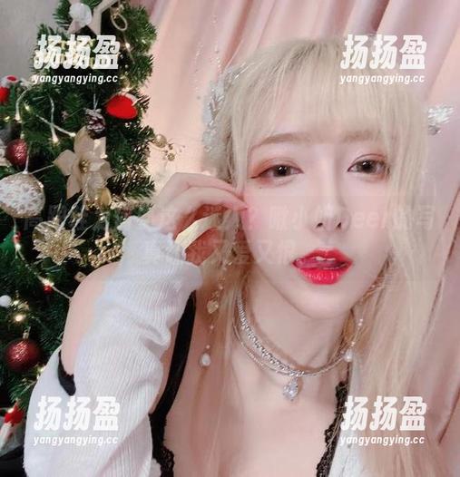 高跟鞋为何要这么迷人？啾小妍Deer的写真让我又爱又恨。