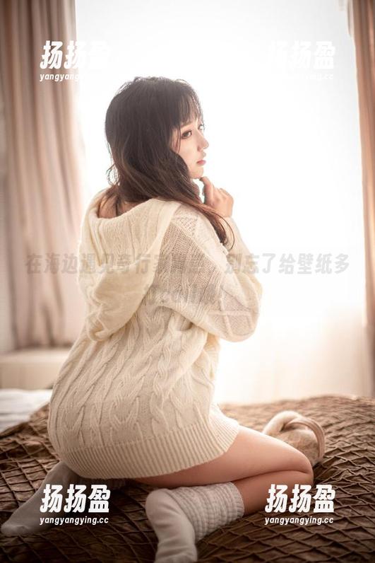 奇行家狗崽 在海边遇见奇行家狗崽,别忘了给壁纸多打call哦!