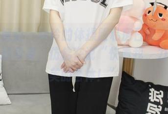 小众视觉 - 玲玲的体操服私房日常：一闪一现的身姿，仿佛在说“快看我，力量与美的合体！”