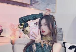 什么？“小小奶瓶儿”的皮衣套图来了，先进来看热闹吧！