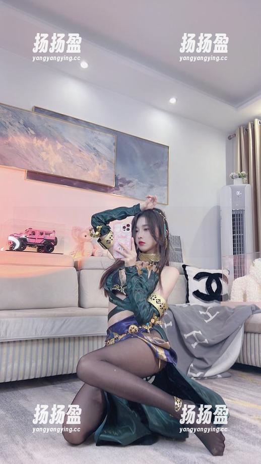 什么？“小小奶瓶儿”的皮衣套图来了，先进来看热闹吧！