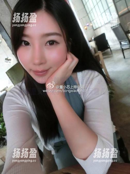 微密圈 - 黑丝的魅惑再添新意，小芯酱在图库里又带来了什么新鲜玩意儿？