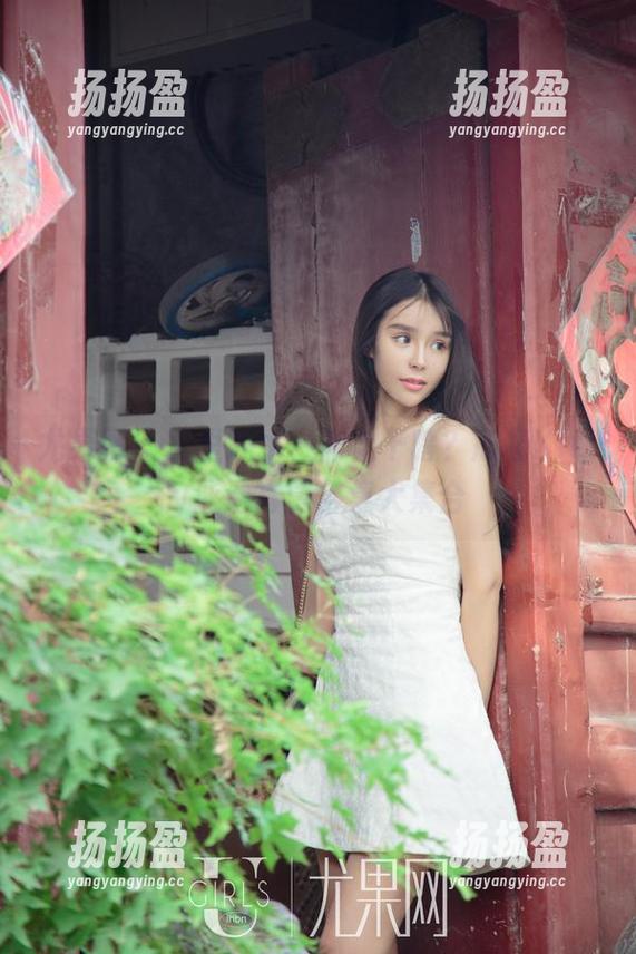 尤果网-欣杨Kitty 尤果网 - 水里戏水,岸上干啥?欣杨Kitty泳池写真全集大集合