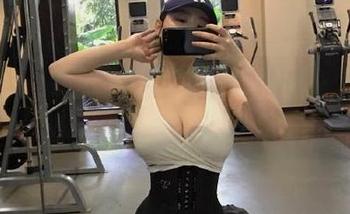 微密圈 - 在红色玫瑰之间徘徊：左公子666的原图更新让人耳朵发痒