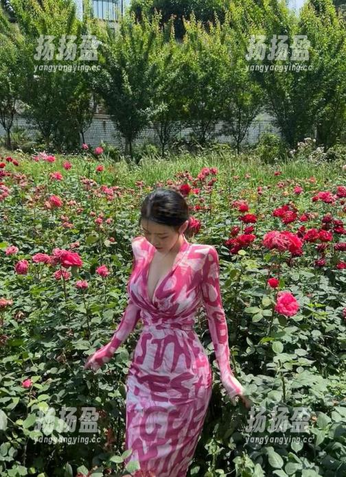 左公子666 微密圈 - 左公子666那身黑色写真在线让人沉醉,像极了深夜从冰箱偷红酒的我,再也不想出门!