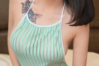 推女神 - 在娜依灵儿的礼服里，仿佛找到了夏天的尾巴，快来分享你们的想法吧！