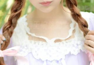 推女神 - 一边翻王婉悠的女王图册，一边暗想：我也想当一天女王。