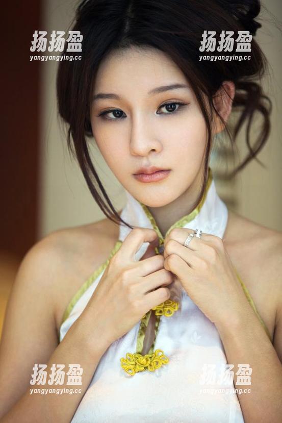 推女郎 - 在原图中等你，赵惟依的丝袜好像在挑逗视线？