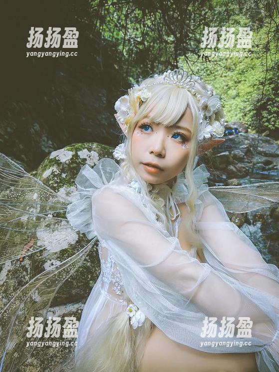 陌生的空姐，无颜小天使wy为你展示：最新图册，甚至比机舱餐都诱人