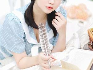 是依酱吖变身jk制服女神的幕后秘技：量身定制的写真集等你下载！