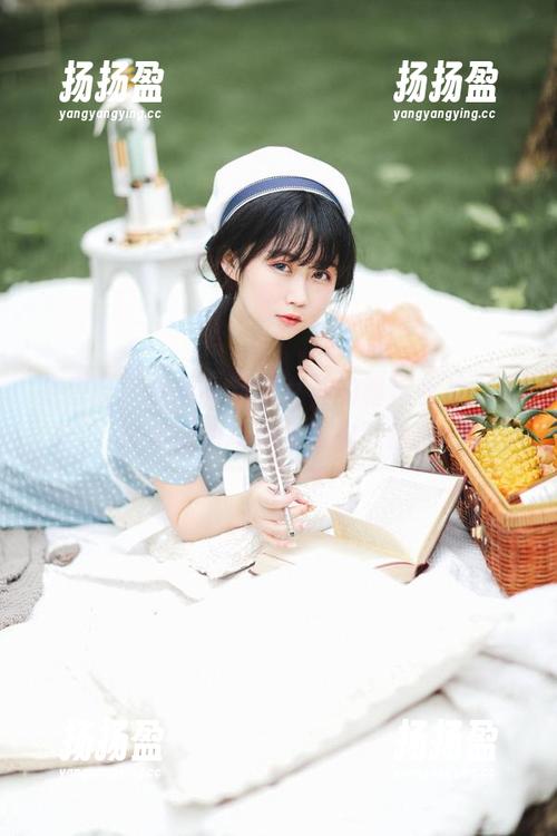 是依酱吖变身jk制服女神的幕后秘技：量身定制的写真集等你下载！