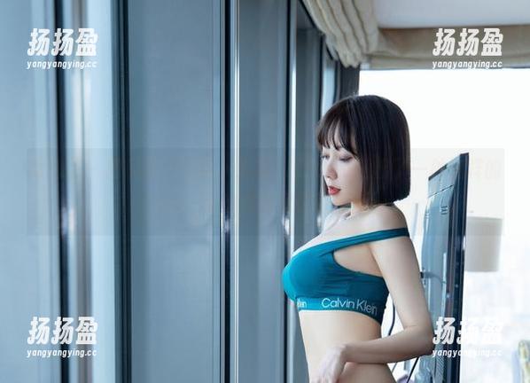 微密圈 - 把玩红皮束身，果儿Victoria透出了一种别样的气场，大家来围观这组写真。