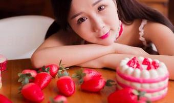 果团网 - 姑且称其为周琰琳LIN的全套JK写真，波澜不惊，但你有没有发现？