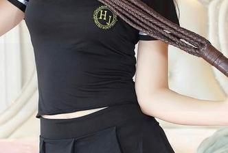 果团网 - 极简风！蜜桃Q妹儿灰丝写真，悄悄让我停留在这双腿上。