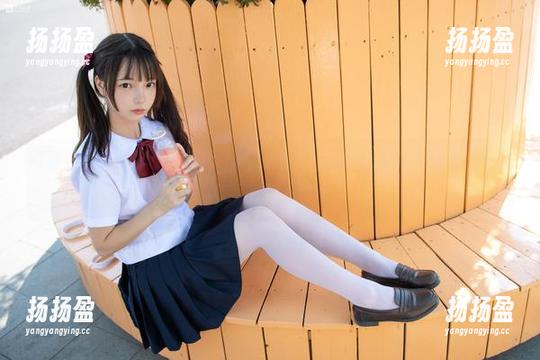 森萝财团 - 分享小奶糕Milky的黑丝，足以让你对“黑色”有了新的理解！
