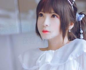 疯猫ss泳衣作品的原图，从头到尾都像是在轻声细语。