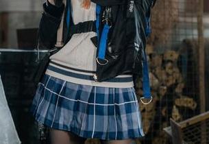 照片里白莉爱吃巧克力的Miku，看来原图太重，光影都偏心了。