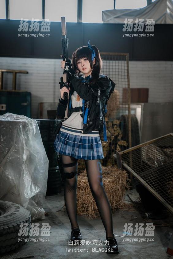 白莉爱吃巧克力 照片里白莉爱吃巧克力的Miku,看来原图太重,光影都偏心了。