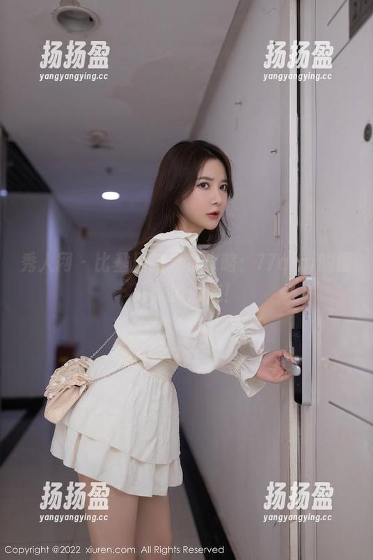 秀人网 - 比基尼的全套攻略：77qiqi的原图直击心底！