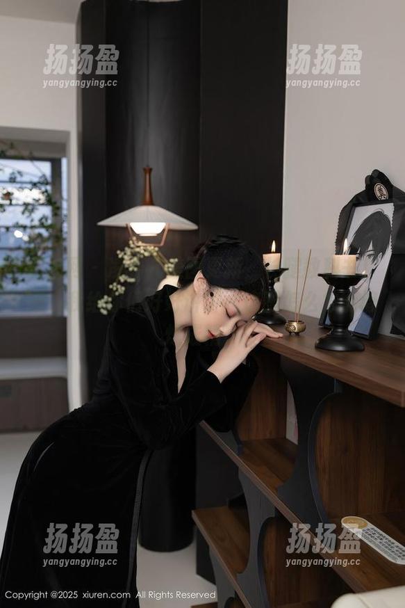 秀人网 - 凌希儿美图更新，长腿教科书！来，我给你们好好讲讲，这腿怎么才能修炼成精！