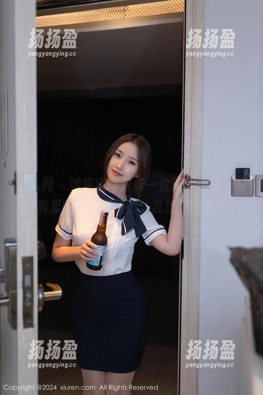 秀人网 - 她唐安琪这样一位新人模特，写真里的每个姿势都让我想要尝试！