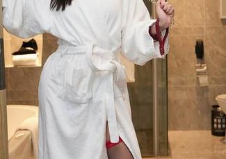秀人网 - 杨紫嫣Cynthia穿旗袍，这画面真让人想说一句：“原图你能别这么美吗？”