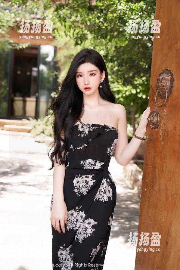 秀人网 - 萌奈子和她的泳装，原图让人惊呼，没想到她的泳裤竟和我的沙滩椅有打斗感！